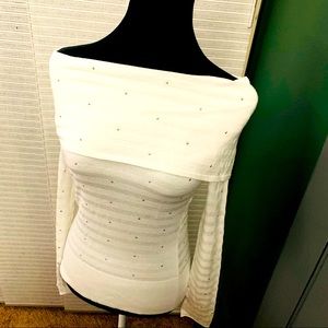 Cache Off shoulder top